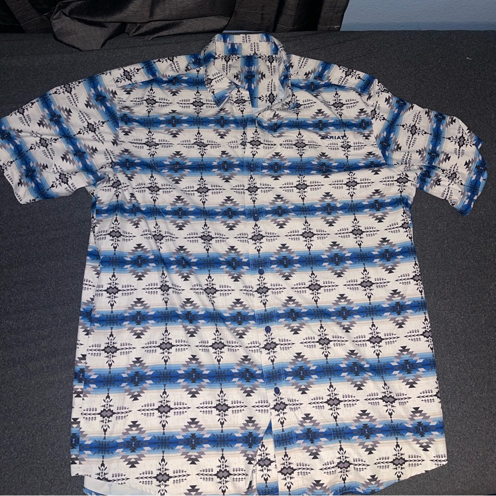 Ariat Blue and White Button Up Short Sleeve Shirt XL